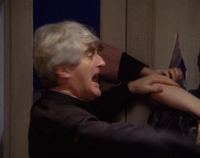 - I DON'T MEAN HELLO, I MEAN HELP! - OH, RIGHT. 