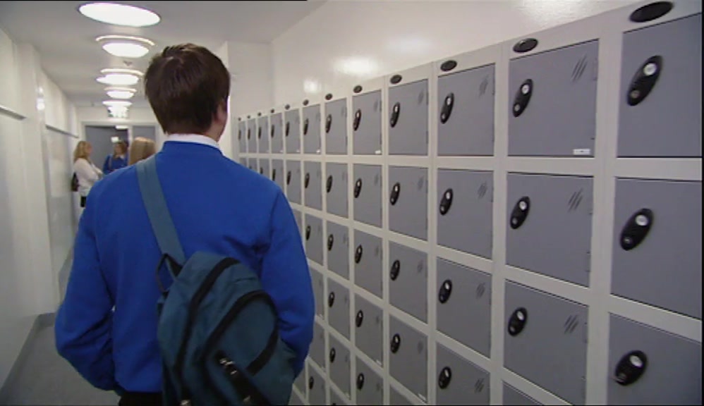 I'M TRYING TO FIND THE COMMON ROOM. CAN YOU SHOW ME WHERE IT IS? 