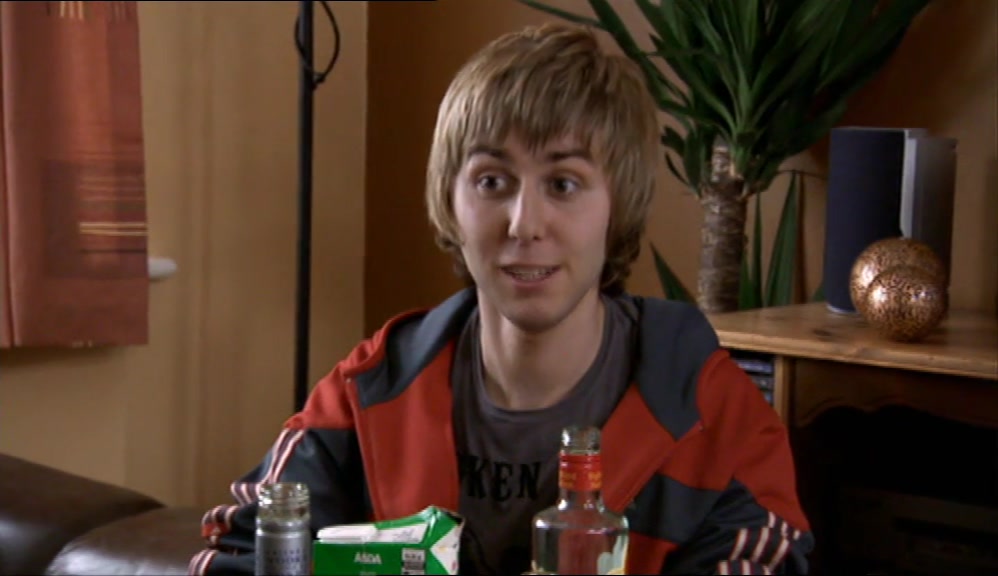 - YOU'RE SUCH A LITTLE FUCKSHIT. - HE'S MADE YOU LOOK A RIGHT NOB. 
