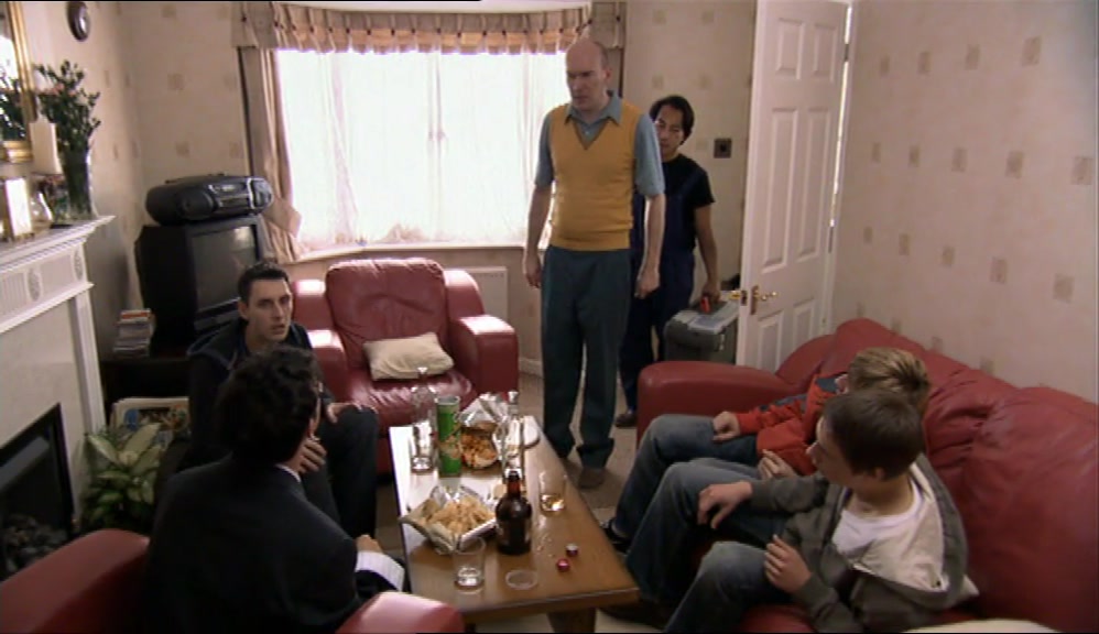 RIGHT ROUND YOUR BELL END, IF MR CHIPPY DOESN'T GET THERE FIRST. 