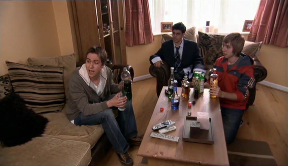 - YOU'RE SUCH A LITTLE FUCKSHIT. - HE'S MADE YOU LOOK A RIGHT NOB. 