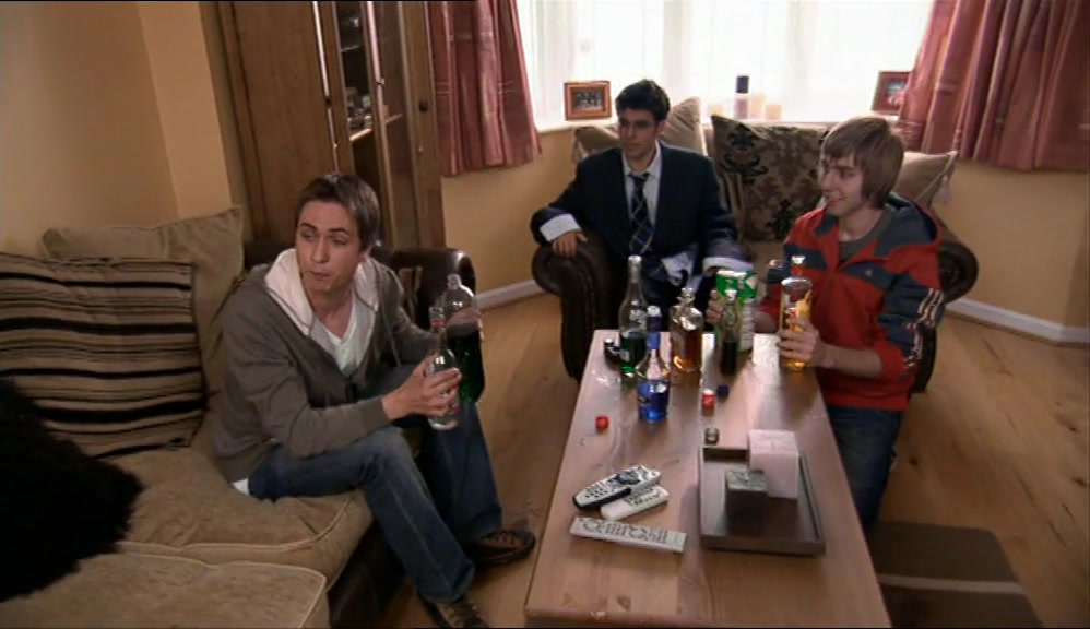 - YOU'RE SUCH A LITTLE FUCKSHIT. - HE'S MADE YOU LOOK A RIGHT NOB. 