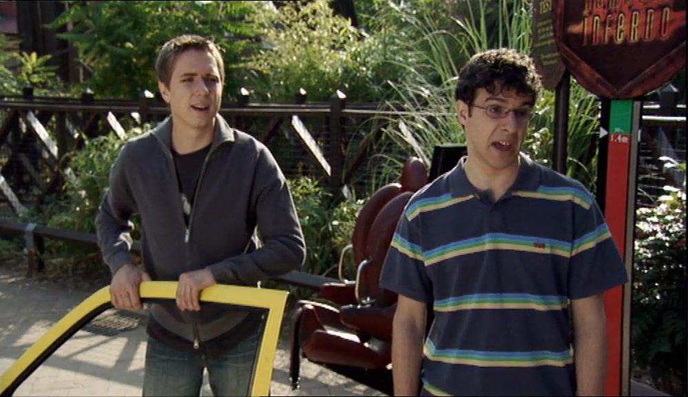 - THE FRONT'S THE BEST. - THE RIDE IS NOW CLOSING. 
