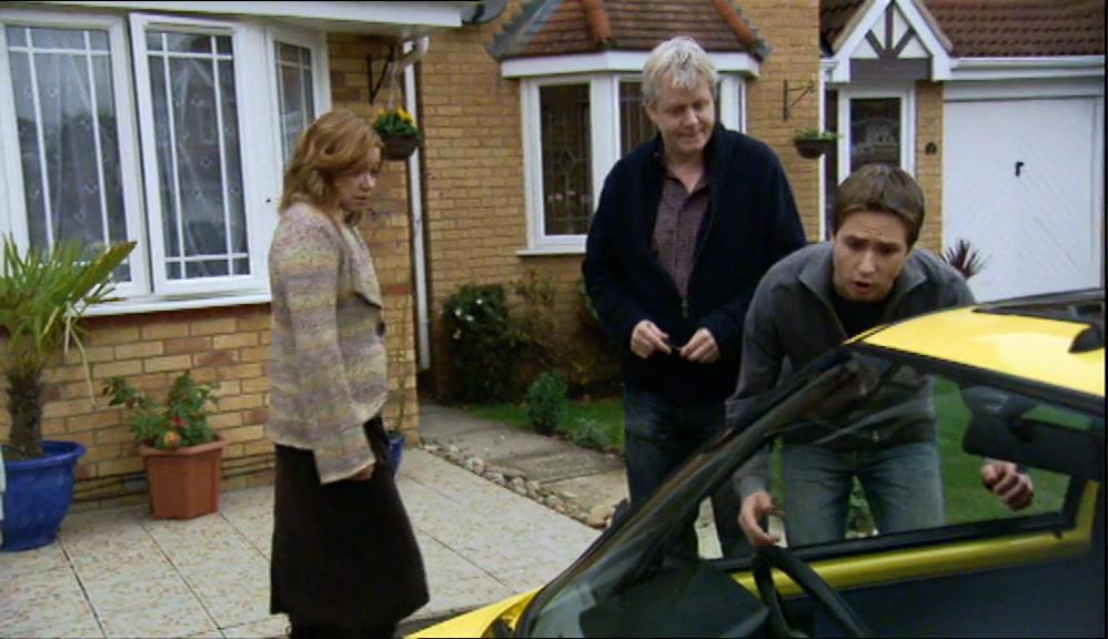 - CHRIST, IT'S GOT A TAPE DECK. - SEE, THAT'S GOOD. 