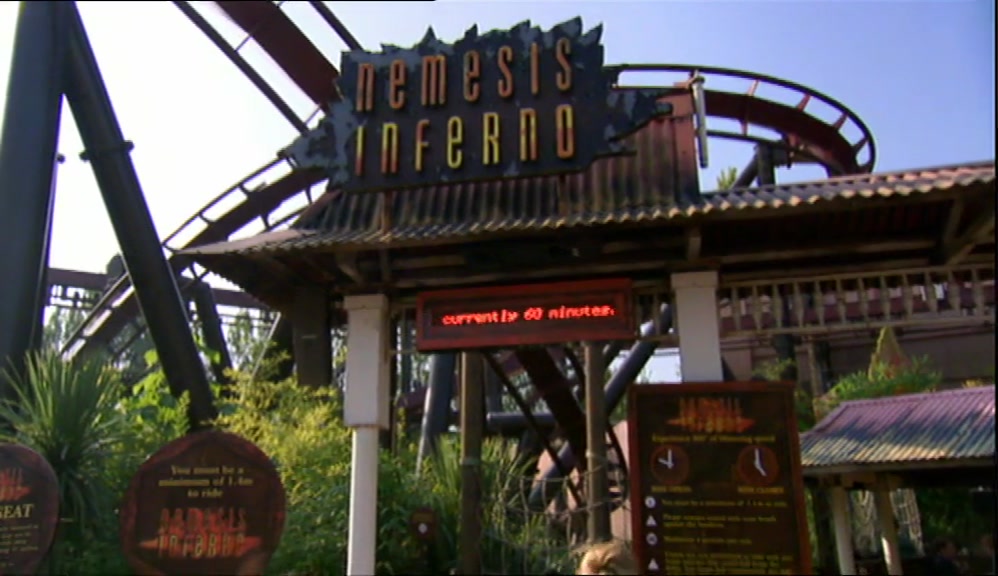 - SHIT, STILL AN HOUR QUEUE. - THAT'S NOTHING. 
