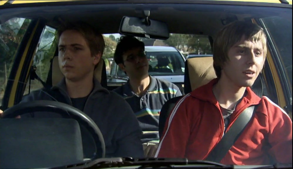 UP AHEAD, A CAR FULL OF MUFF! PULL ALONGSIDE 'EM, SI. 