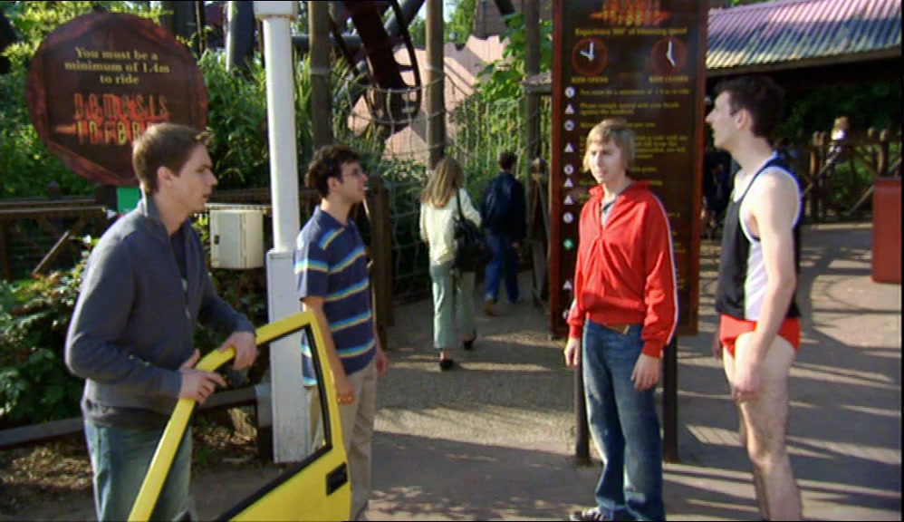 - THE FRONT'S THE BEST. - THE RIDE IS NOW CLOSING. 