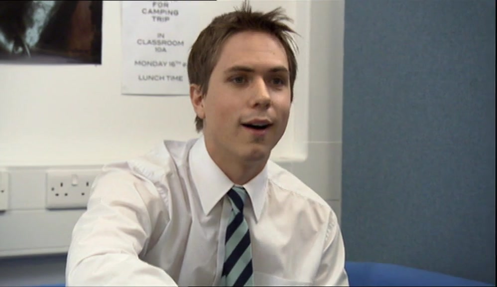 SIMON PASSES HIS TEST, DRIVES US TO THORPE PARK, 