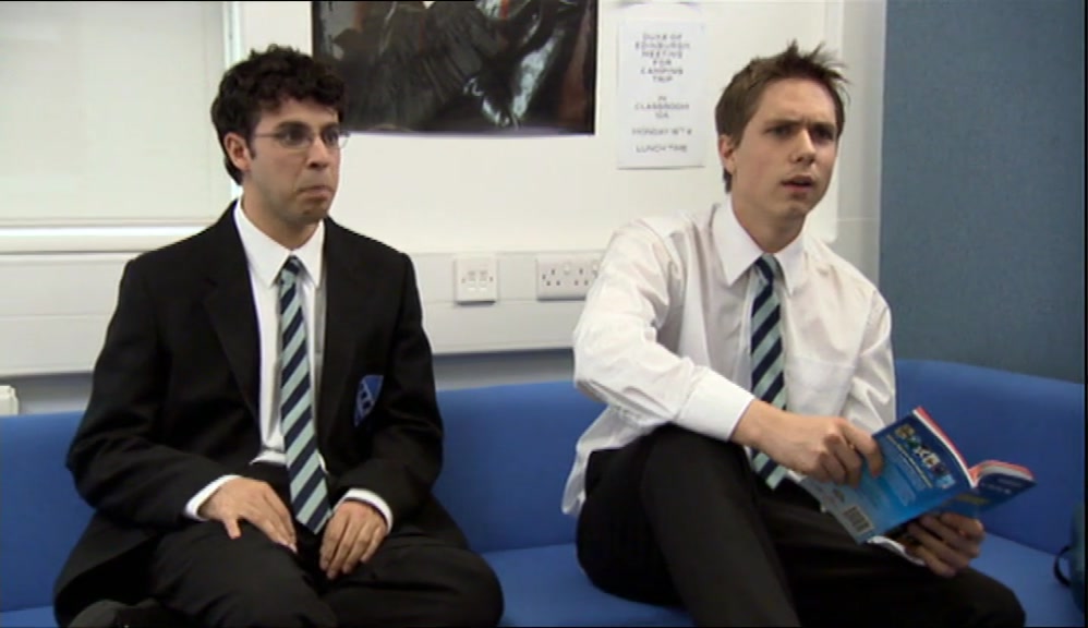 - THERE'S ALWAYS LOADS OF BIRDS THERE. - OH, MY GOD, YES! THORPE PARK! 