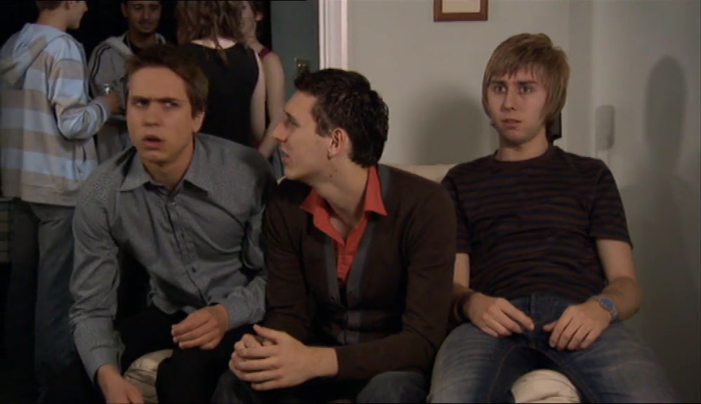 - YEAH, IT WAS DONOVAN. - YOU FUCKING IDIOT. 