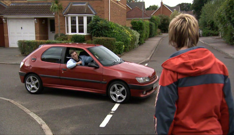 - JUST GOT NEW RIMS FOR IT. - YEAH, IT'S WELL NICE. 