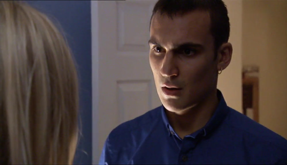 - I THINK YOU SHOULD LEAVE. - WHAT, YOU'RE TELLING ME TO LEAVE? 