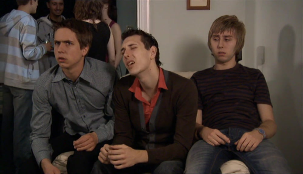 - YEAH, IT WAS DONOVAN. - YOU FUCKING IDIOT. 