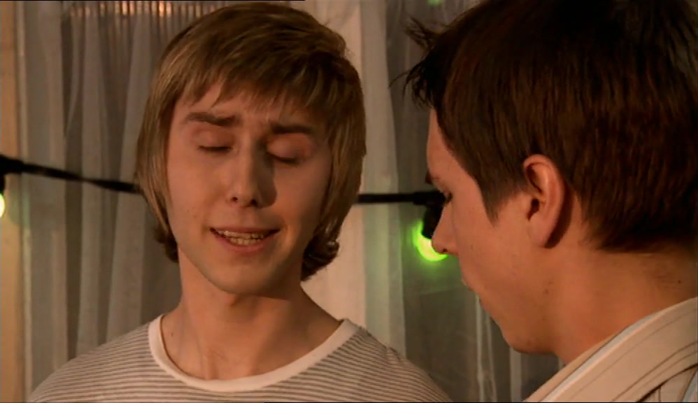 - I THINK SHE LIKES ME A BIT, THOUGH. - SHE DOESN'T. 
