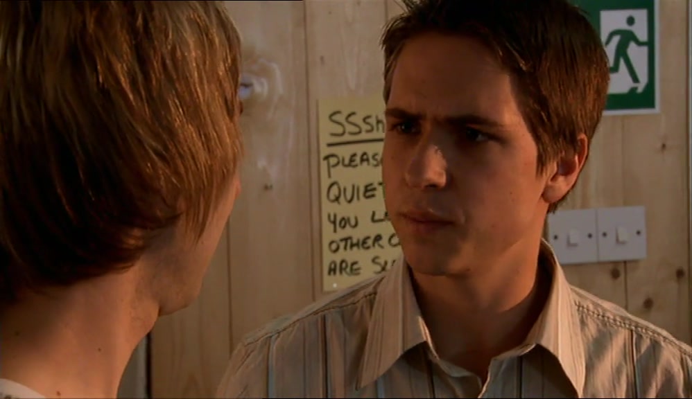 - I THINK SHE LIKES ME A BIT, THOUGH. - SHE DOESN'T. 