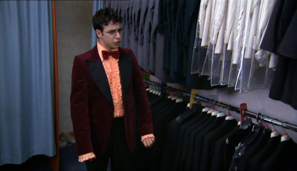 - IT IS A LOVELY FIT. - I'M NOT TOO SURE ABOUT THE LAPELS. 