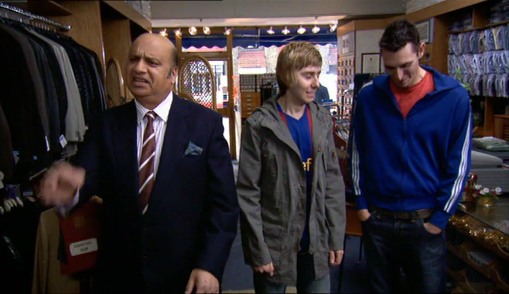 - IT IS A LOVELY FIT. - I'M NOT TOO SURE ABOUT THE LAPELS. 