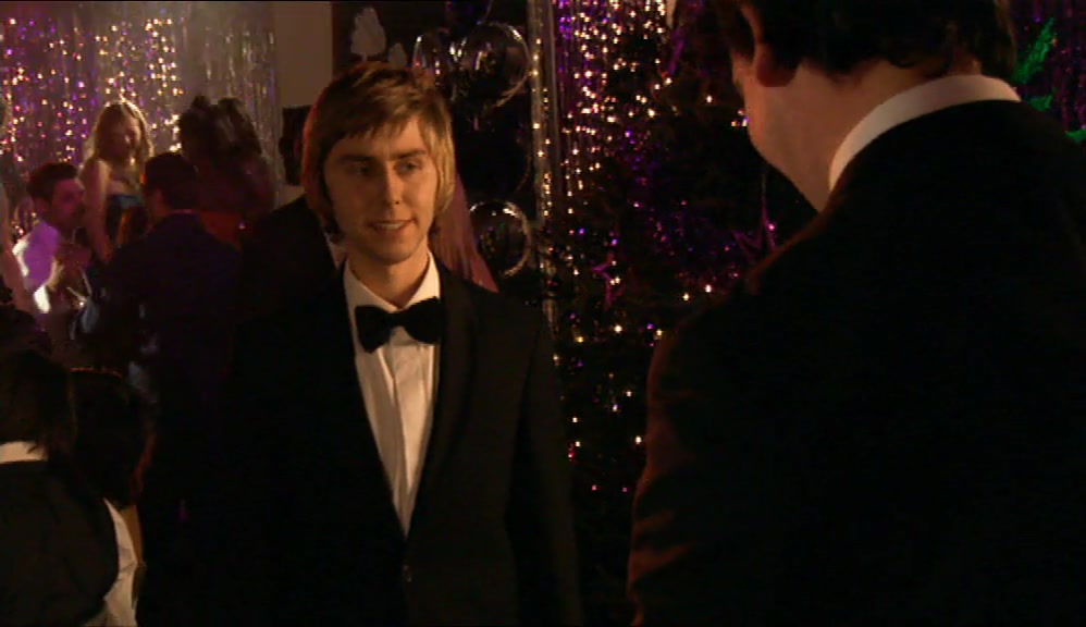 - YOUR DJING SEEMS TO BE GOING WELL. - YEAH, IT'S ALL RIGHT. 