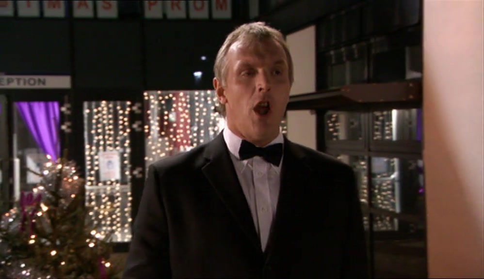 YOU TWO! DO YOU WANT ME TO FETCH UP MY DINNER? GO HOME! 