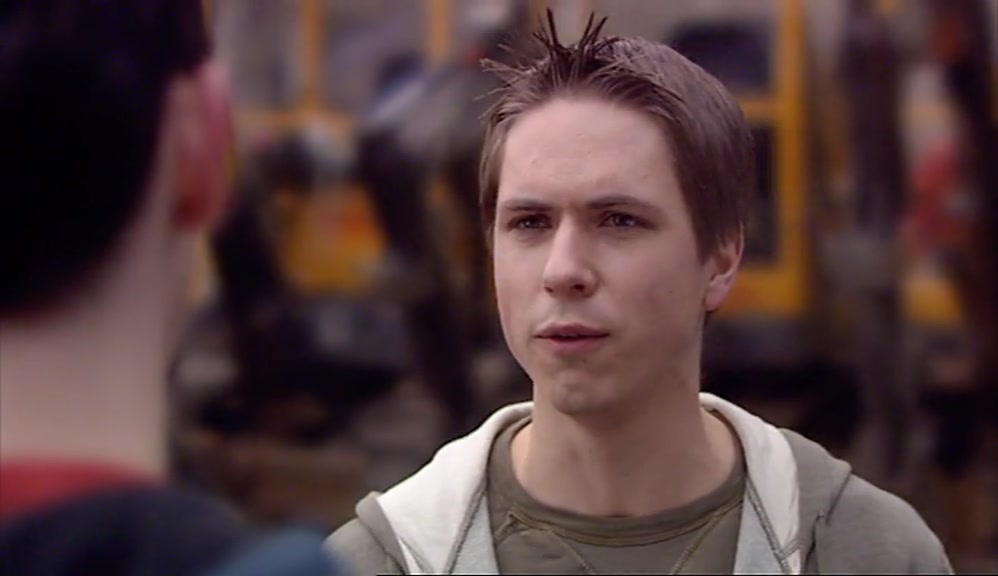- I THINK HE IS 12, ACTUALLY. - YOU'RE NOT SCARED ARE YOU, SI? 