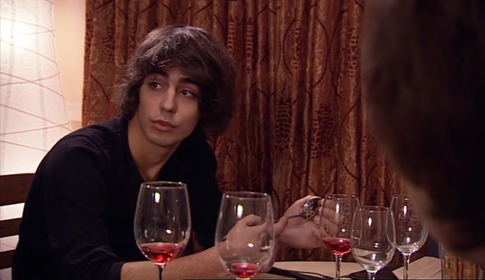 - QUOI? - WELL, IT DOES. 