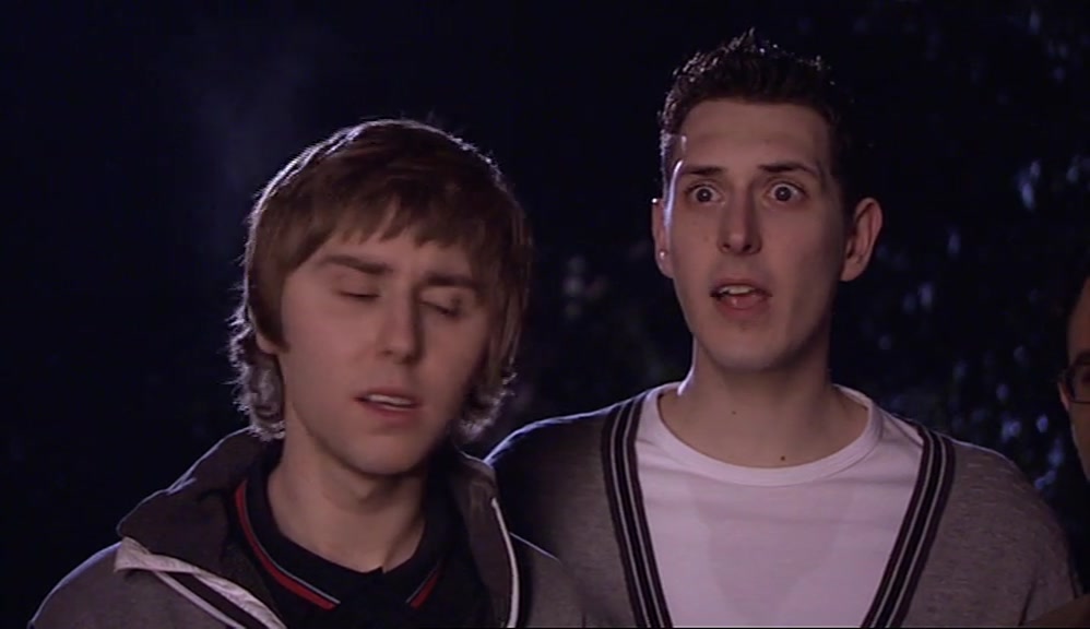 - HE'S GOT HIS HAND ON HER TIT! - THIS IS TOO TRAGIC. 