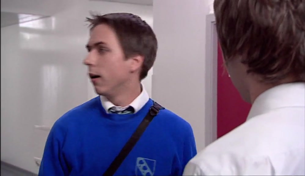 - HI, SIMON! - CARLI! 
