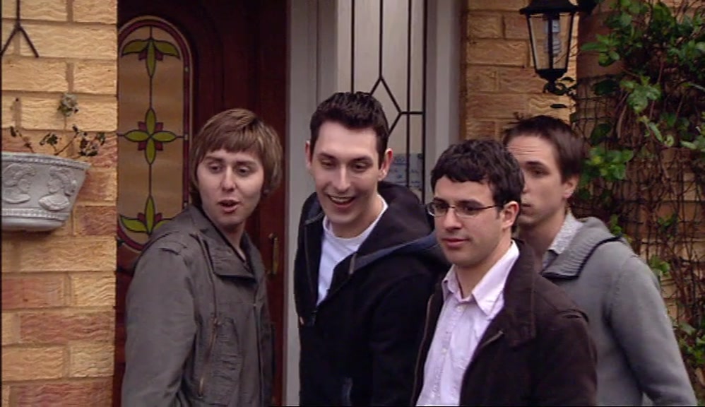 - WHAT DO YOU THINK OF THE CAR, THEN? - IT'S LIKE A TRACTOR BEAM FOR FANNY. 