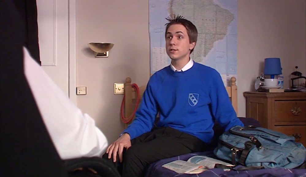 - THAT YOU'RE A PORN STAR? - LOOK AT ME. 
