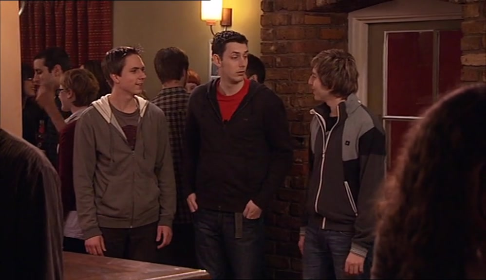 - YOU THINK CHLOE AND CARLI WILL GET ON? - YES, IT'LL BE LIKE A COOL DOUBLE DATE. 