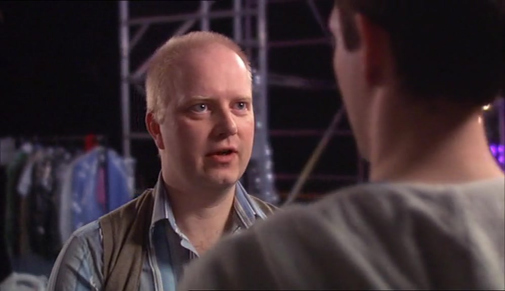 - SIR, I TOLD YOU I'M NOT MODELLING. - NO, YOU ARE, YOU ARE. 