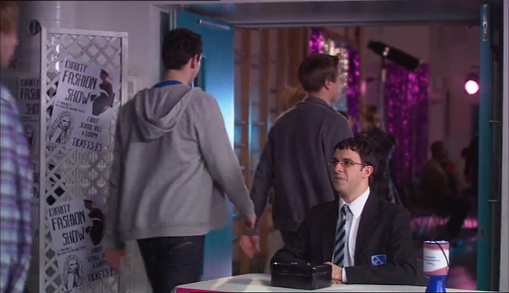 - IT'S MY NEW LOOK. - WHAT, THE PAT BUTCHER LOOK? 