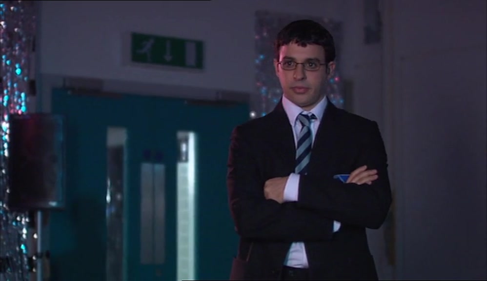 SADLY, I COULDN'T ENJOY SIMON'S DREADFUL MODELLING FOR LONG. 