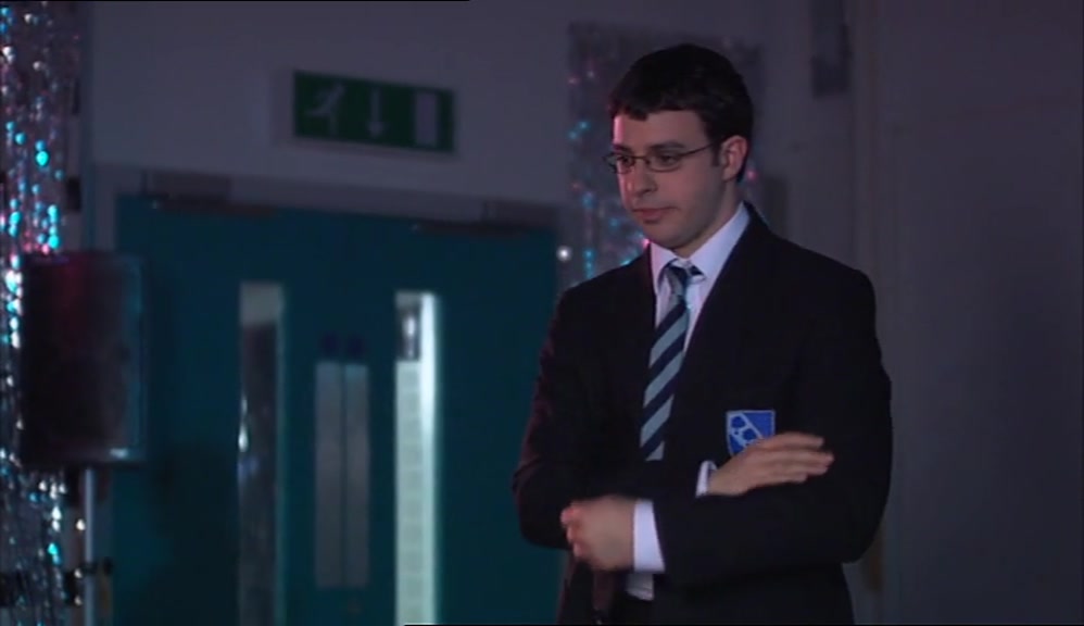 SADLY, I COULDN'T ENJOY SIMON'S DREADFUL MODELLING FOR LONG. 
