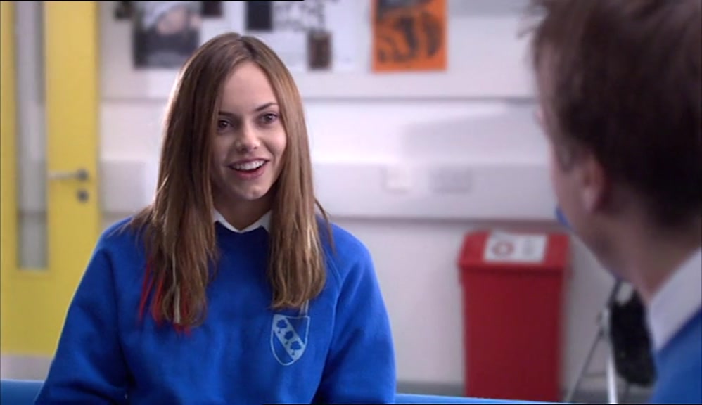 - I'M SIMON, BY THE WAY. - I KNOW. TARA. 