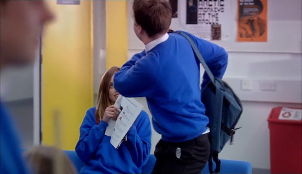 - I REALLY DIDN'T MEAN TO SIT ON YOU. - NO, COS THAT WOULD BE WEIRD. 