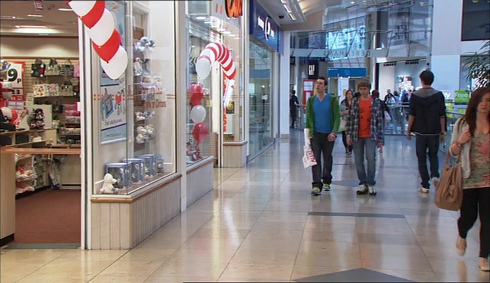 JAY AND NEIL'S DAY GOT EVEN BETTER WHEN THEY SAW SOMETHING RARE AND EXOTIC IN THE SHOPPING CENTRE. 