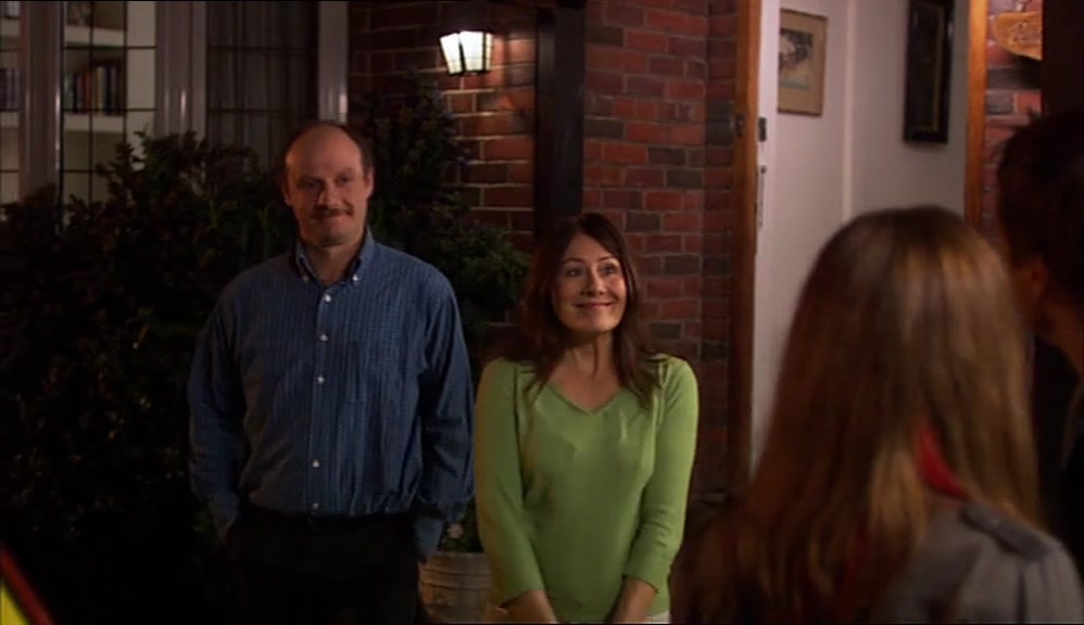 WHO HAPPEN TO BE STEPPING OUTSIDE THE FRONT DOOR FOR NO REASON JUST AS WE ARRIVED. 