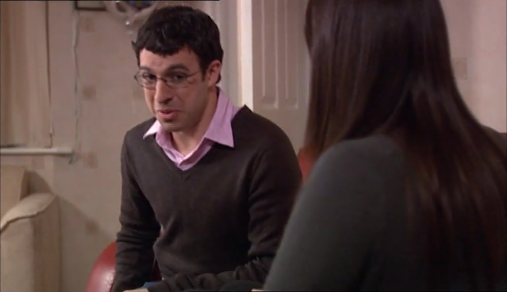 - THERE'S PLENTY OF ROOM TO BOTH SIT DOWN. - OK, MR GRUMP GRUMPS. 