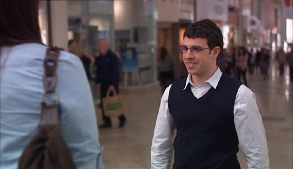 - I LIKE YOUR GLASSES. - THANKS. 
