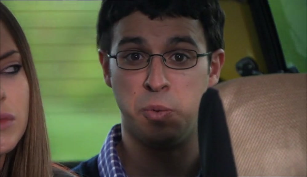 - IT'S NOT TARA'S FAULT SHE GETS CARSICK. - I CAN SPEAK FOR MYSELF, SIMON. 