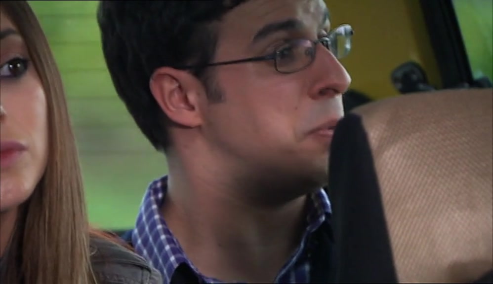- IT'S NOT TARA'S FAULT SHE GETS CARSICK. - I CAN SPEAK FOR MYSELF, SIMON. 
