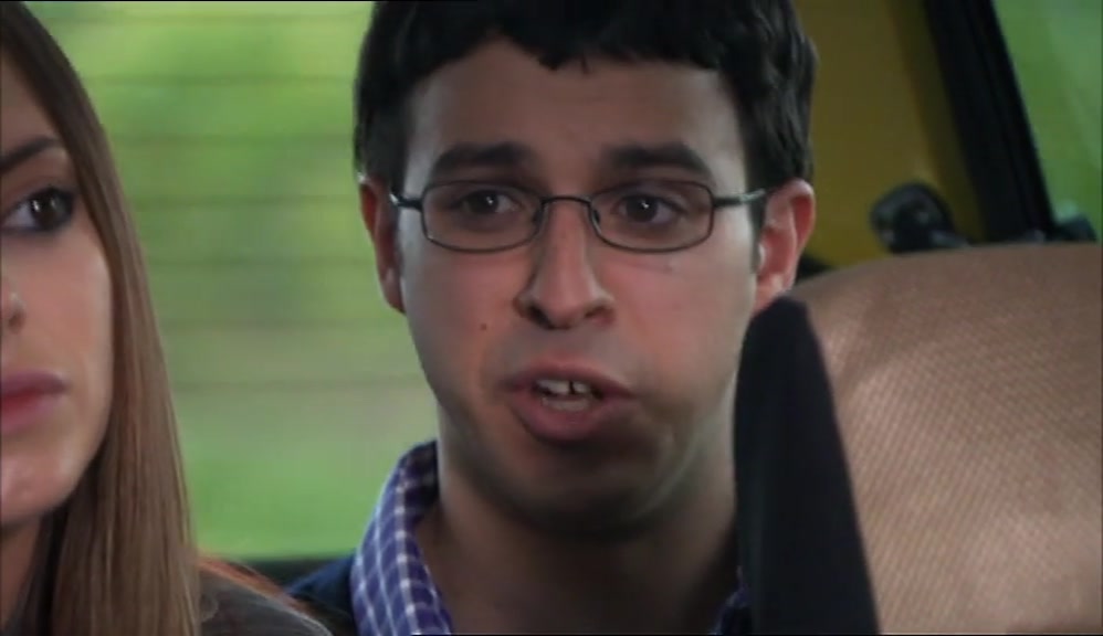 - IT'S NOT TARA'S FAULT SHE GETS CARSICK. - I CAN SPEAK FOR MYSELF, SIMON. 