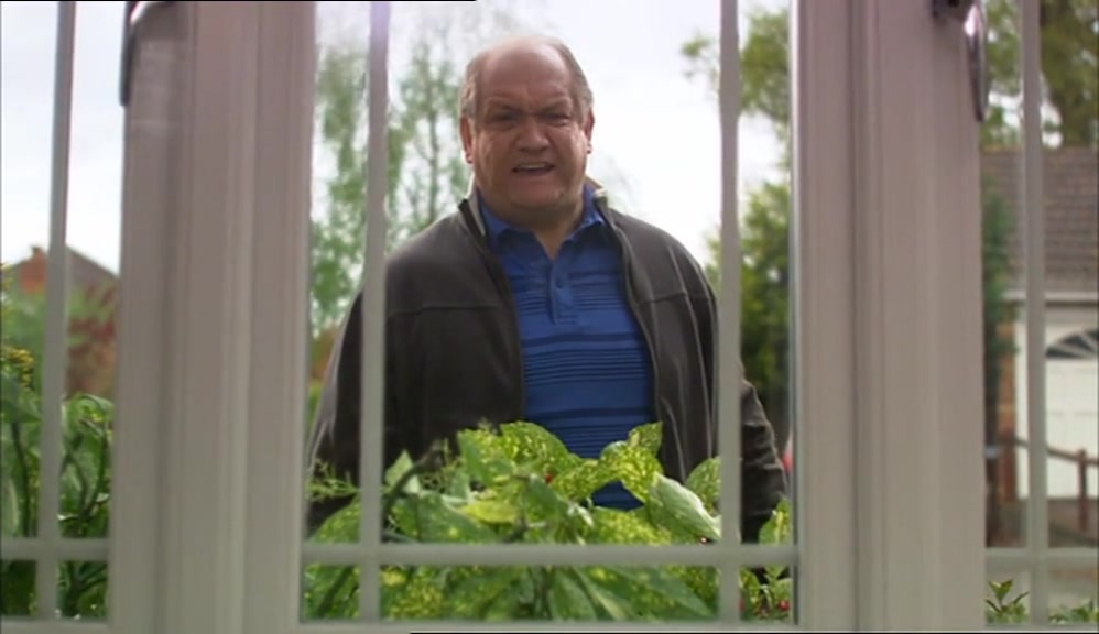 - NOT NOW, NEIL. - I KNOW YOU'RE IN THERE, I CAN SEE YOUR FEET. 