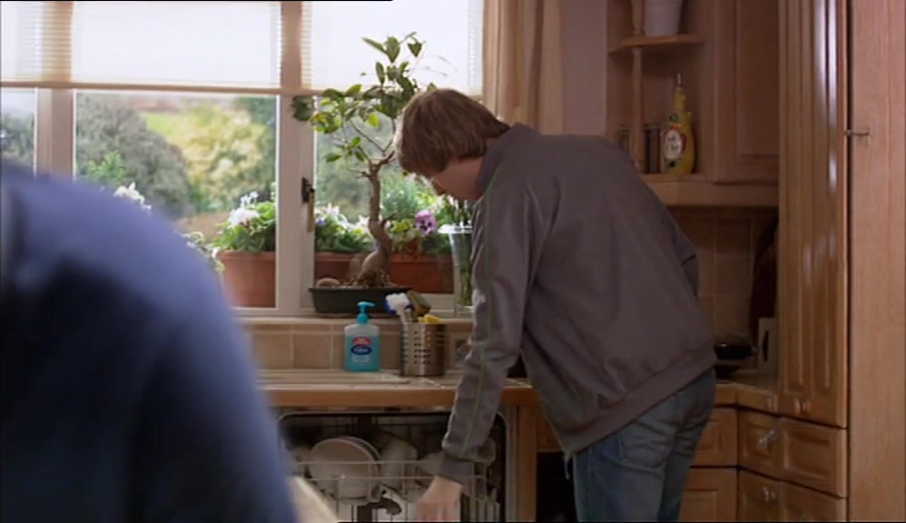 - THERE'S NO FUCKING GLASSES. - TRY THE DISHWASHER. 