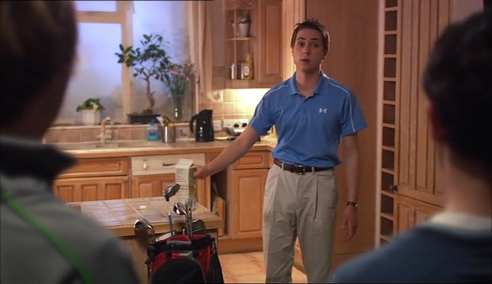POP ONE IN FOR US, SI. I'M JUST GOING TO SHIT OUT A POO, YEAH? 