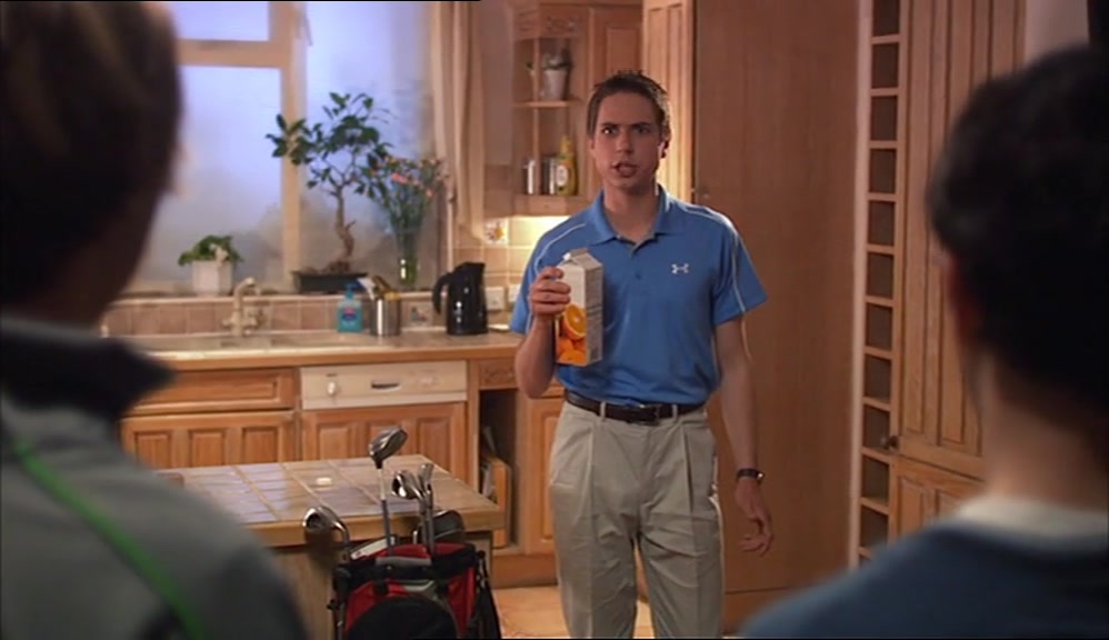 - MATE, WHAT THE FUCK ARE YOU WEARING? - IT'S A POLO SHIRT AND CHINOS. 