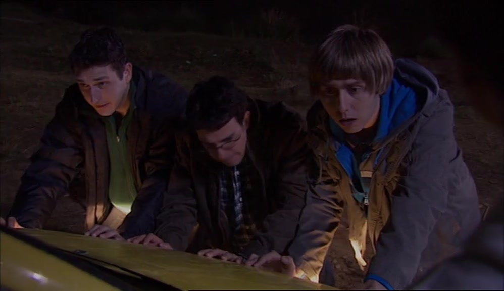 - IT'S LOCKED. JAY, THROW ME THE KEYS. - I GAVE THEM TO YOU. 