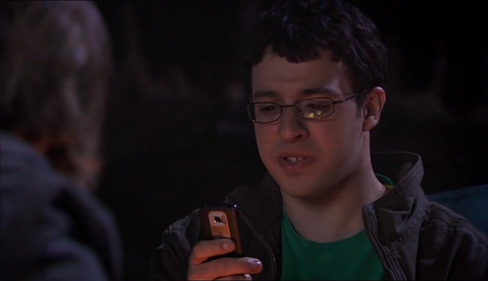 - HE'S JUST TEXTED YOU BACK. - OH, SHIT. WHAT DOES IT SAY? 