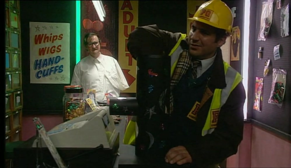- IT'S NOT SWITCHED ON. - AHHH! 